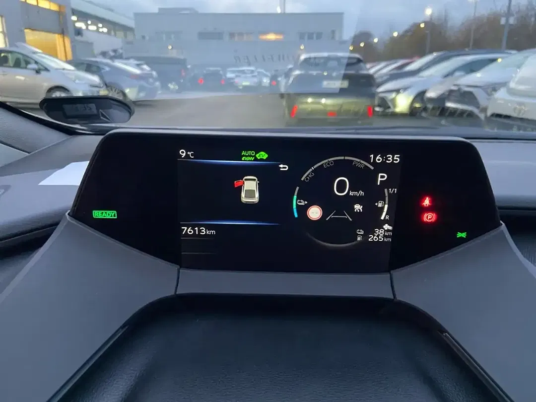 Toyota Prius - Thumbnail 13