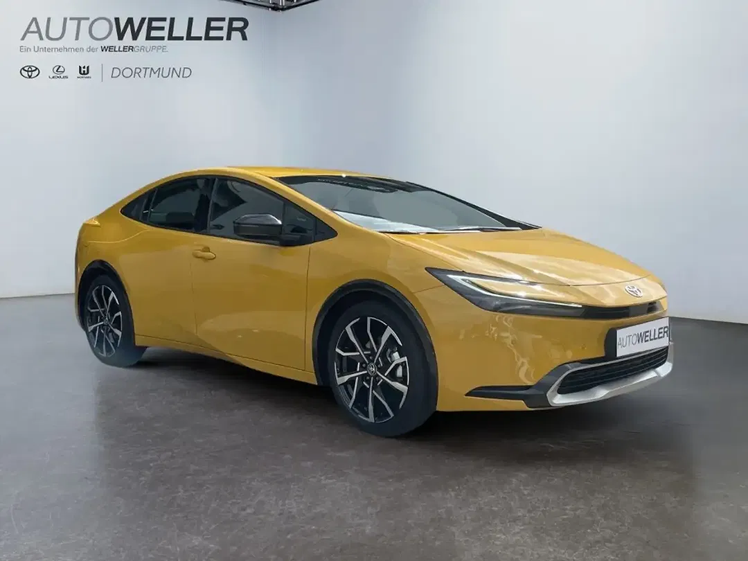 Toyota Prius - Thumbnail 2