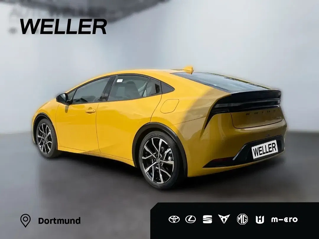Toyota Prius - Thumbnail 4