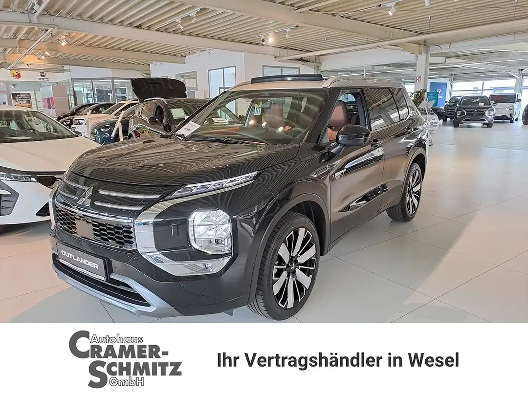 Mitsubishi Outlander - Thumbnail 1