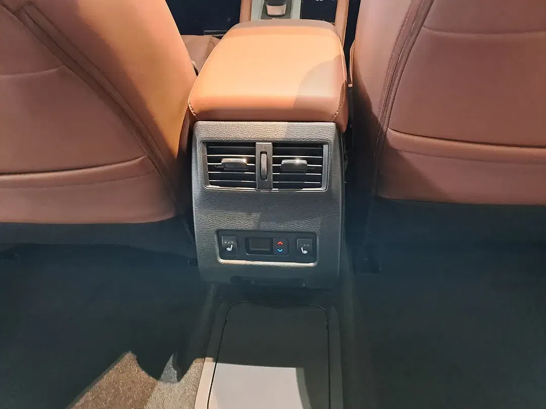 Mitsubishi Outlander - Thumbnail 12