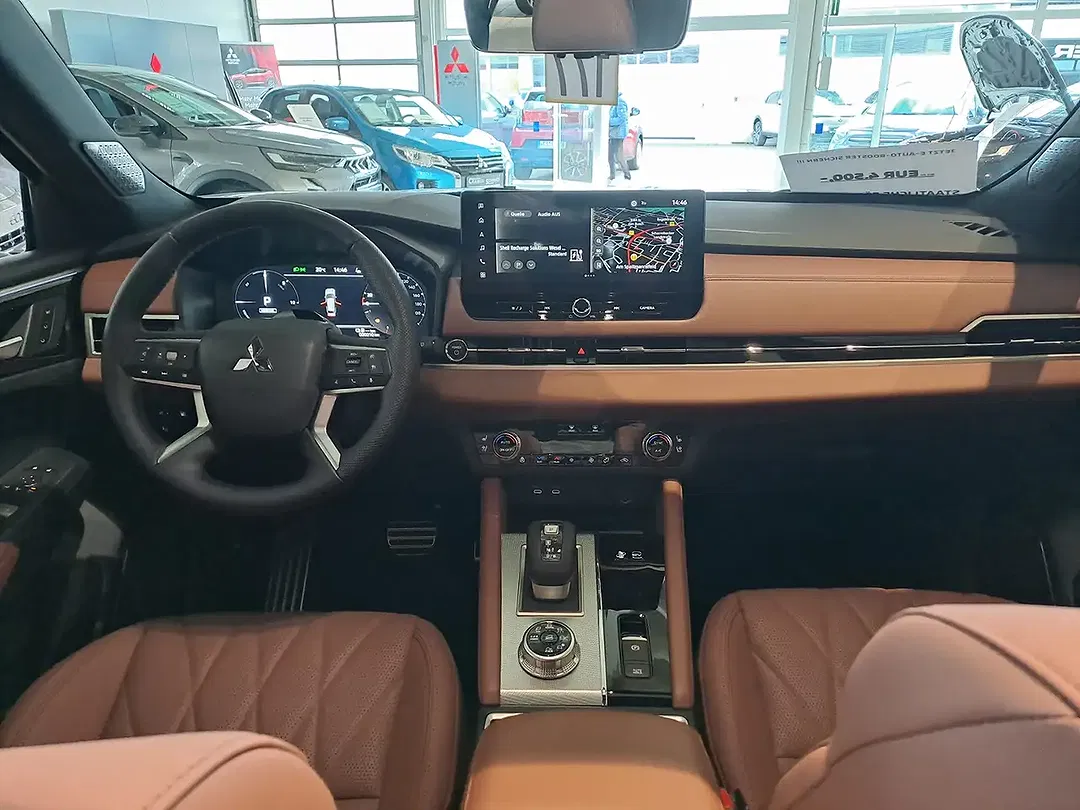 Mitsubishi Outlander - Thumbnail 13