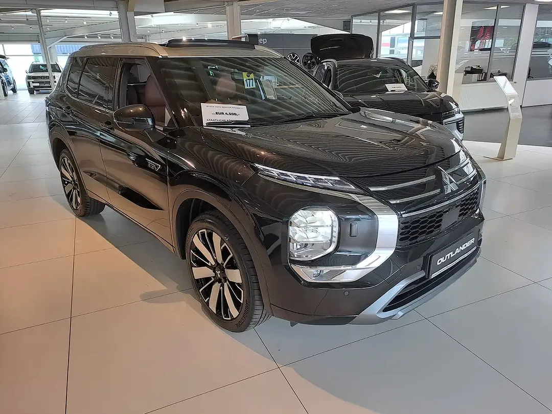 Mitsubishi Outlander - Thumbnail 4