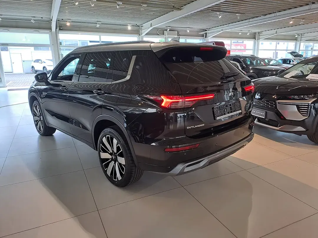 Mitsubishi Outlander - Thumbnail 8