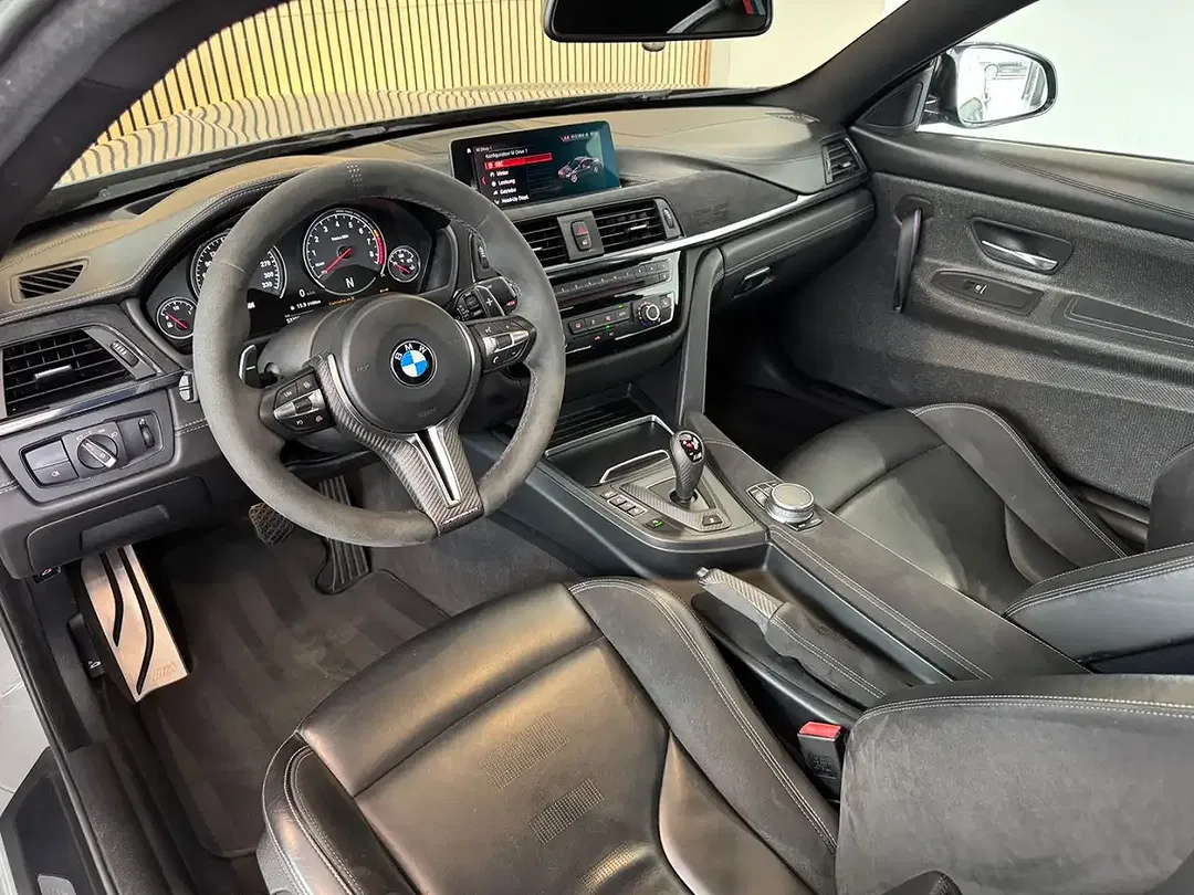 BMW M4 - Thumbnail 11
