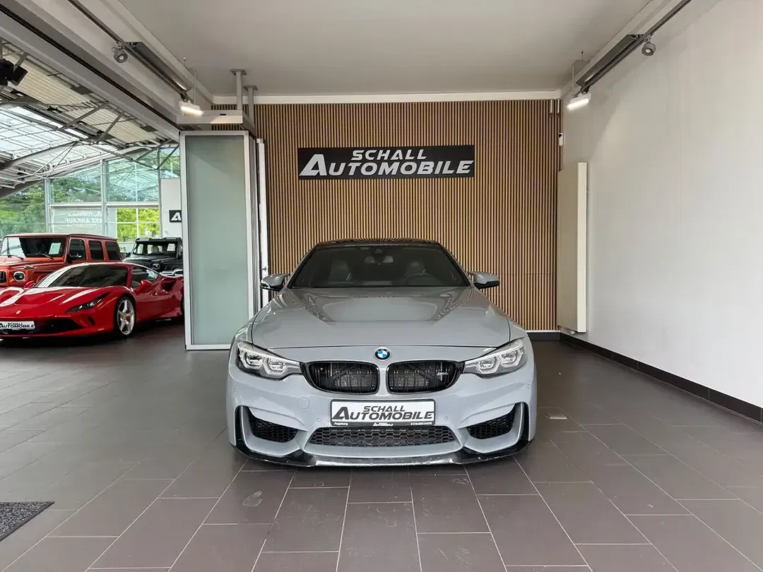 BMW M4 - Thumbnail 2
