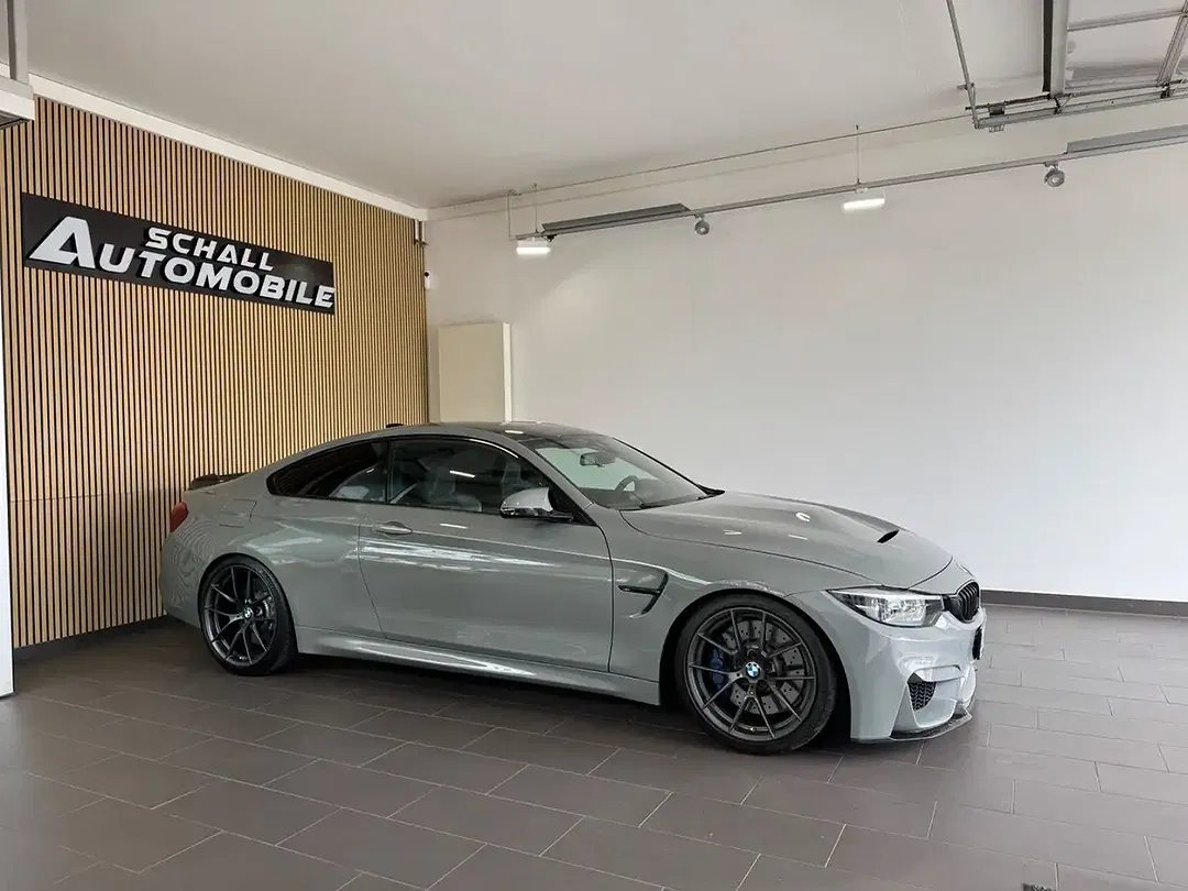 BMW M4 - Thumbnail 4