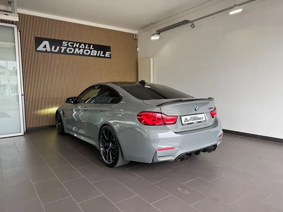 BMW M4 - Thumbnail 6