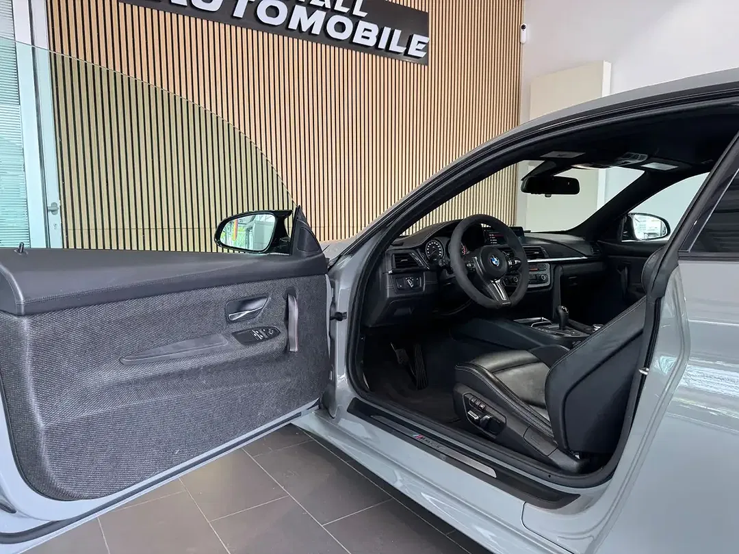 BMW M4 - Thumbnail 9