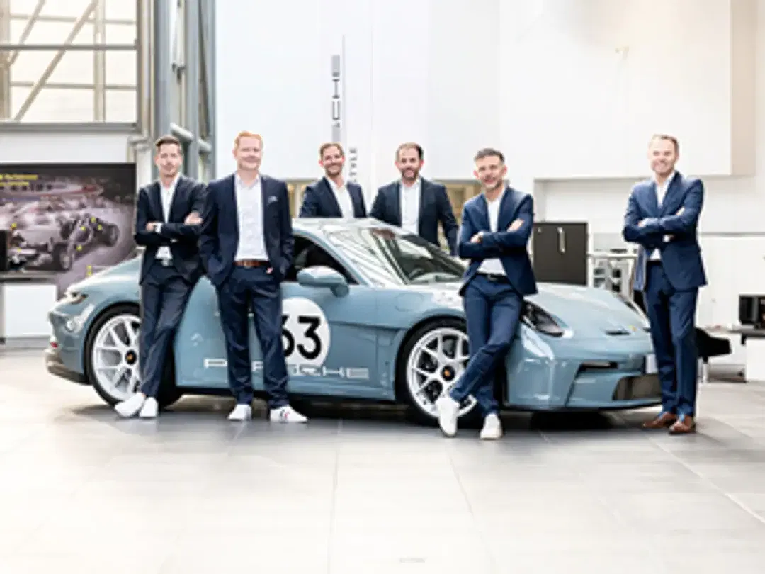 Porsche Taycan - Thumbnail 11