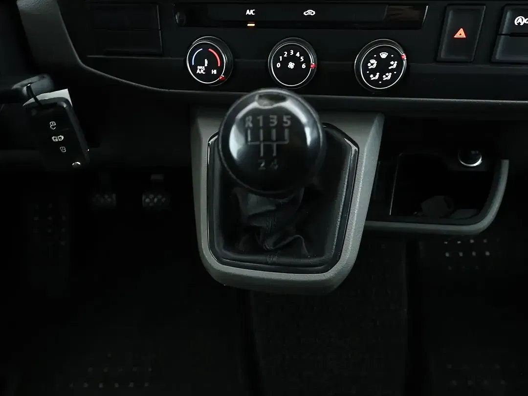 Volkswagen Transporter - Thumbnail 13
