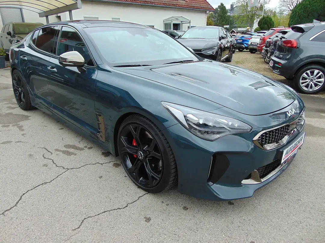Kia Stinger - Thumbnail 2