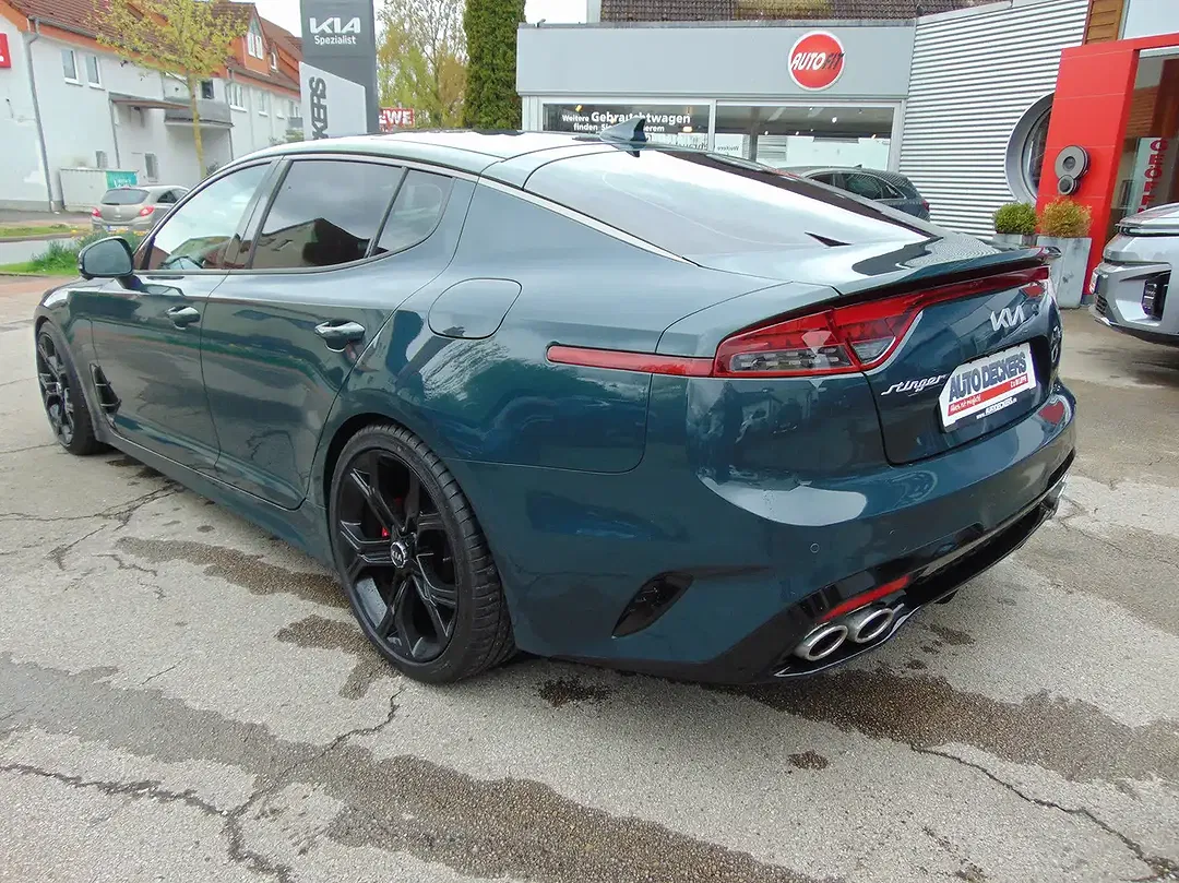 Kia Stinger - Thumbnail 4