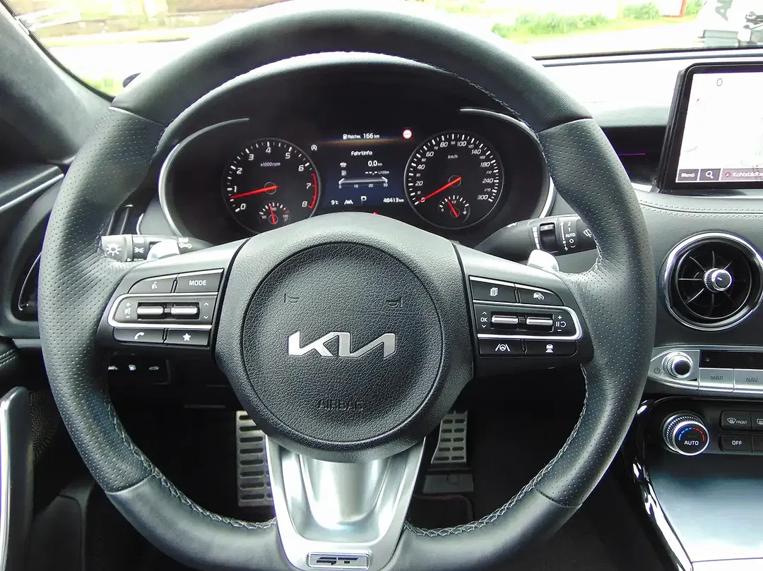 Kia Stinger - Thumbnail 7