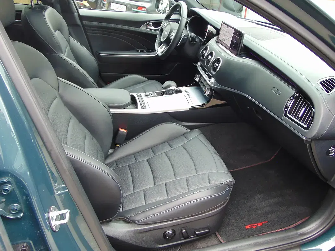 Kia Stinger - Thumbnail 8