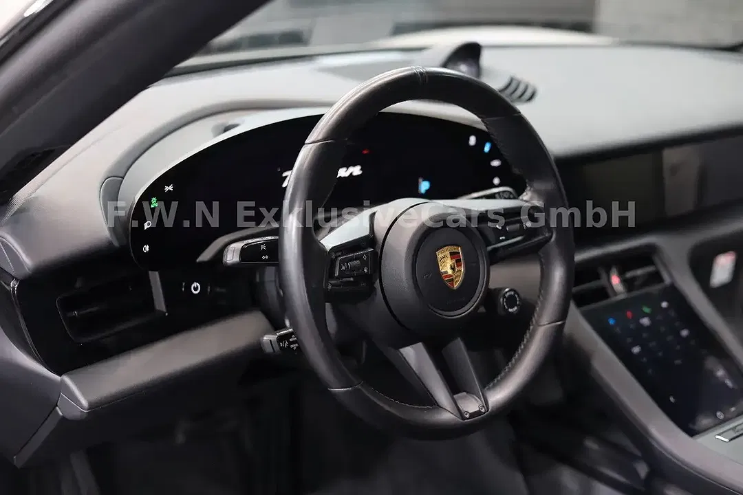 Porsche Taycan - Thumbnail 10