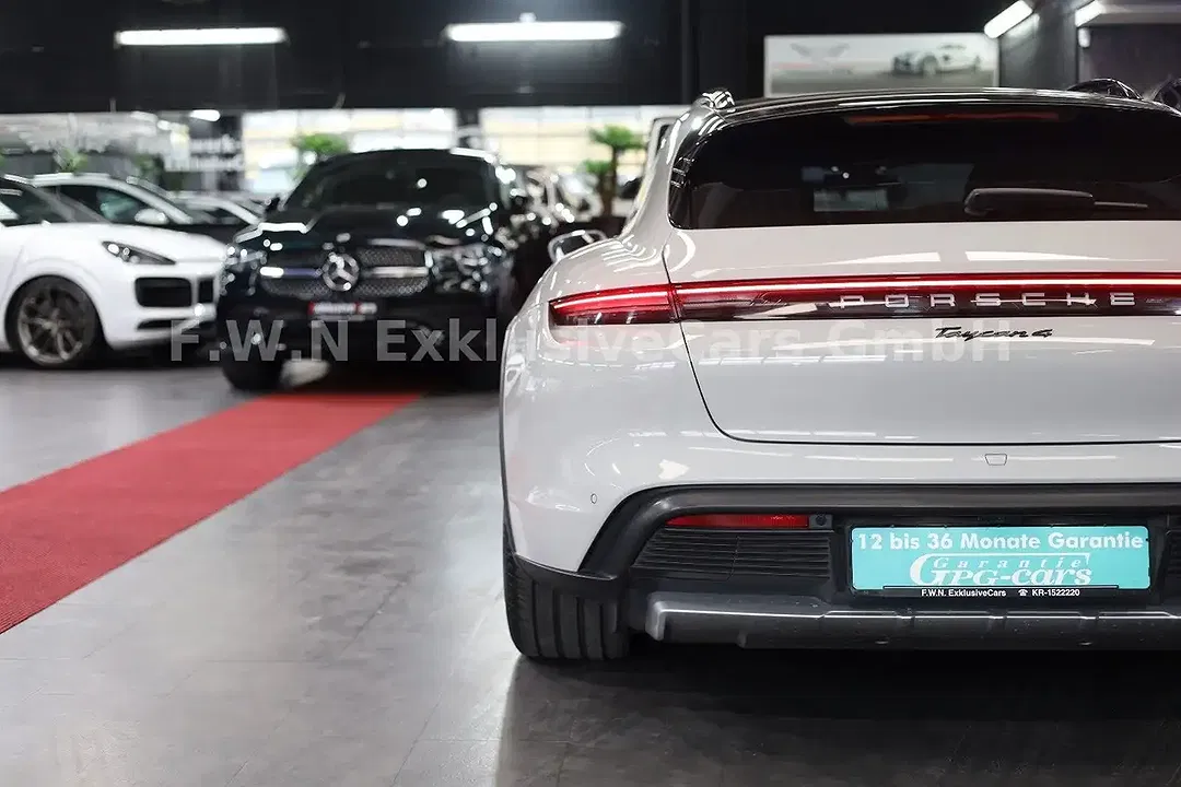 Porsche Taycan - Thumbnail 15