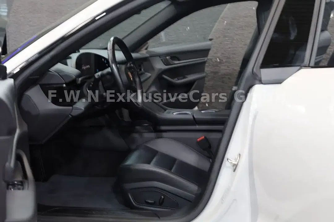 Porsche Taycan - Thumbnail 2