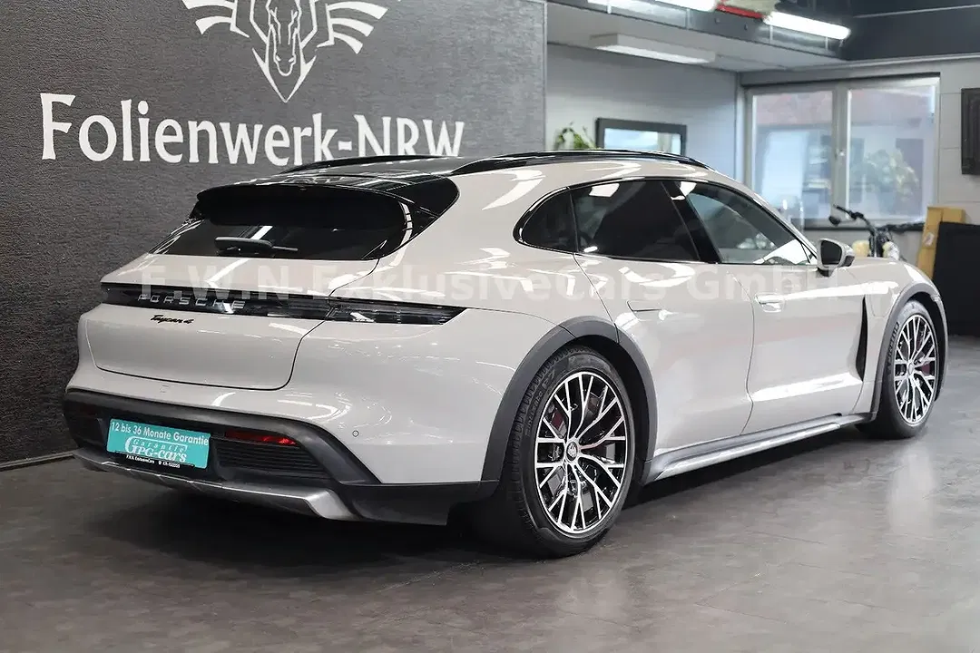 Porsche Taycan - Thumbnail 5
