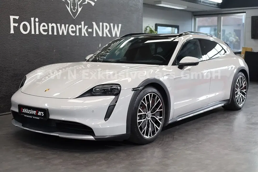 Porsche Taycan - Thumbnail 7