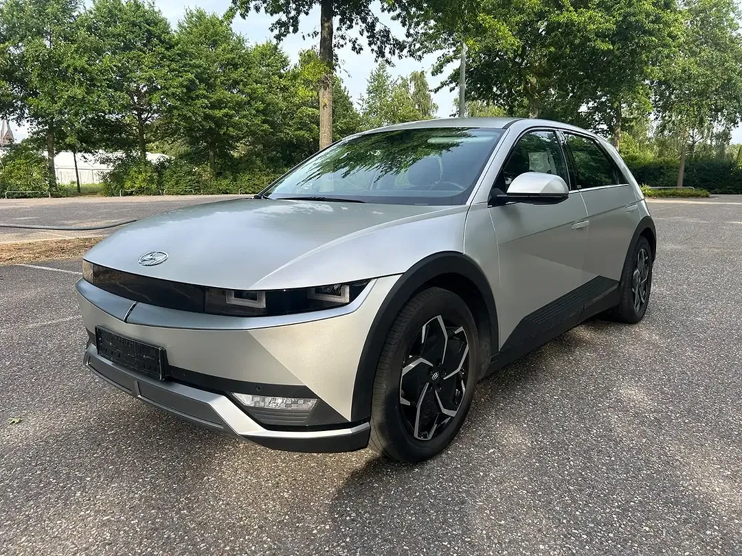 Hyundai IONIQ 5 - Thumbnail 2