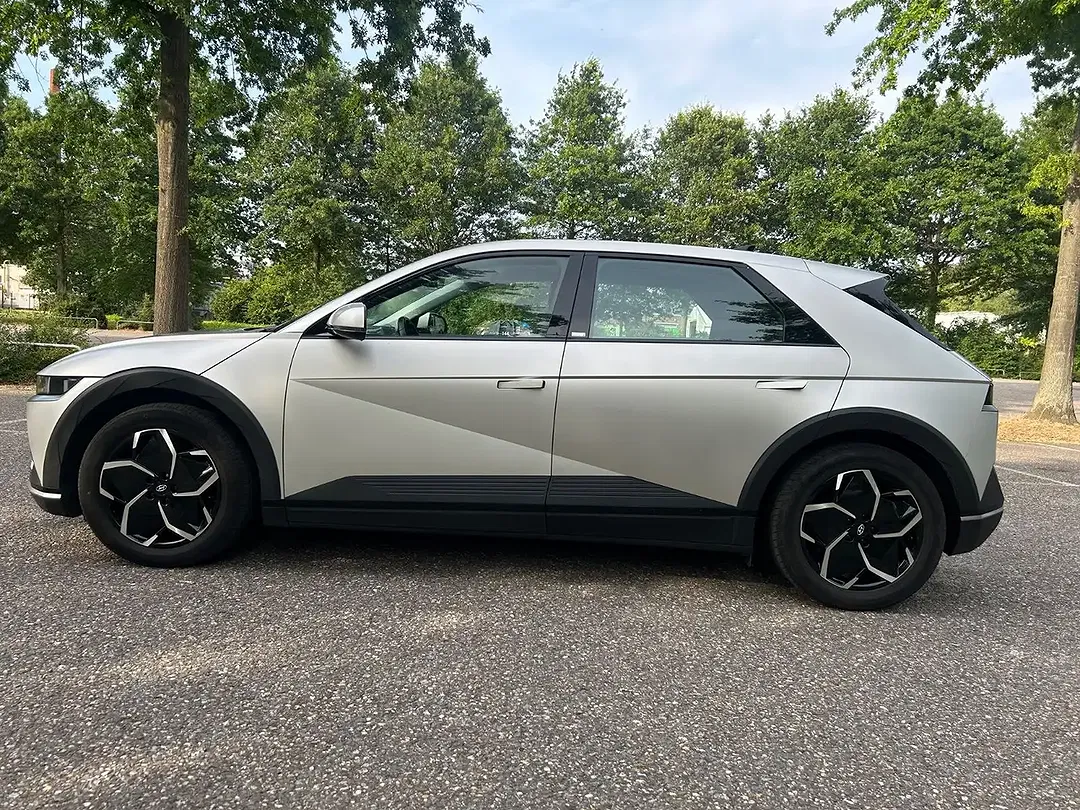 Hyundai IONIQ 5 - Thumbnail 3