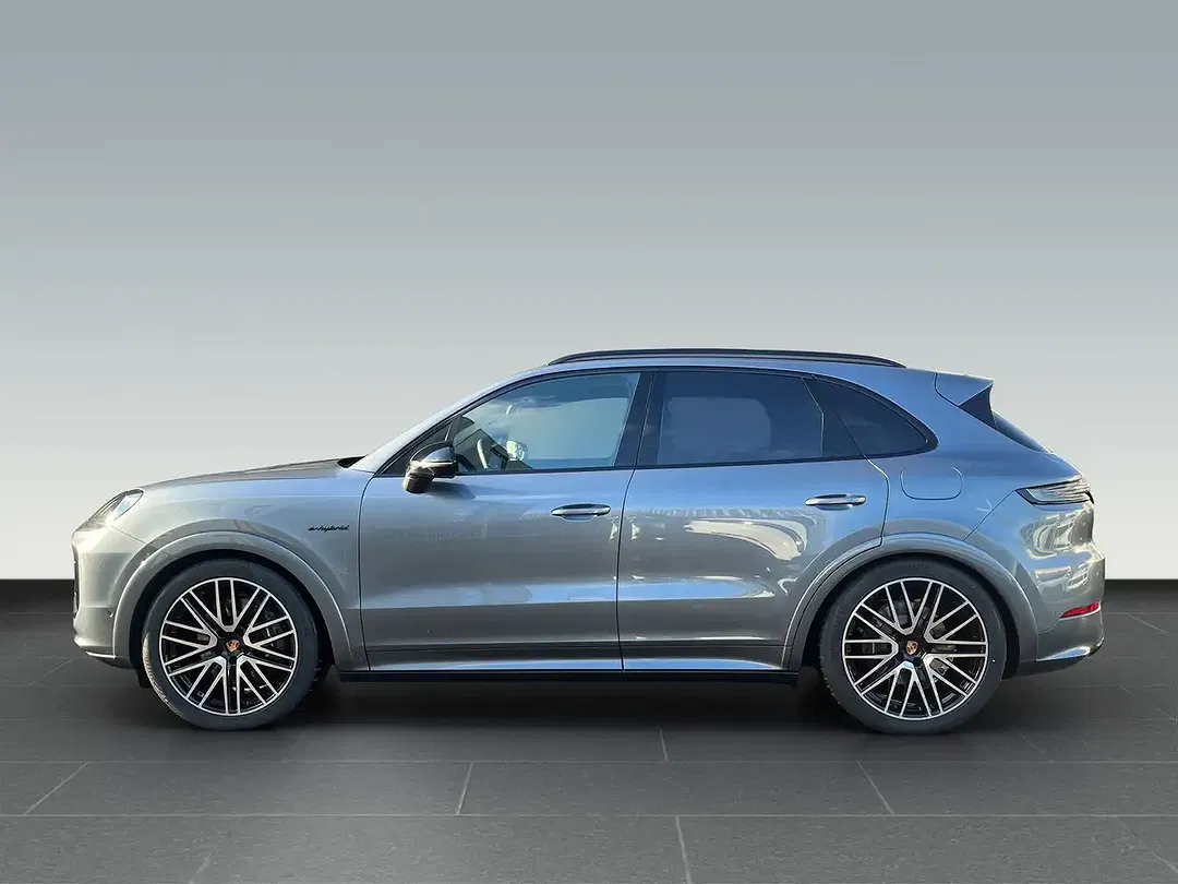 Porsche Cayenne - Thumbnail 2