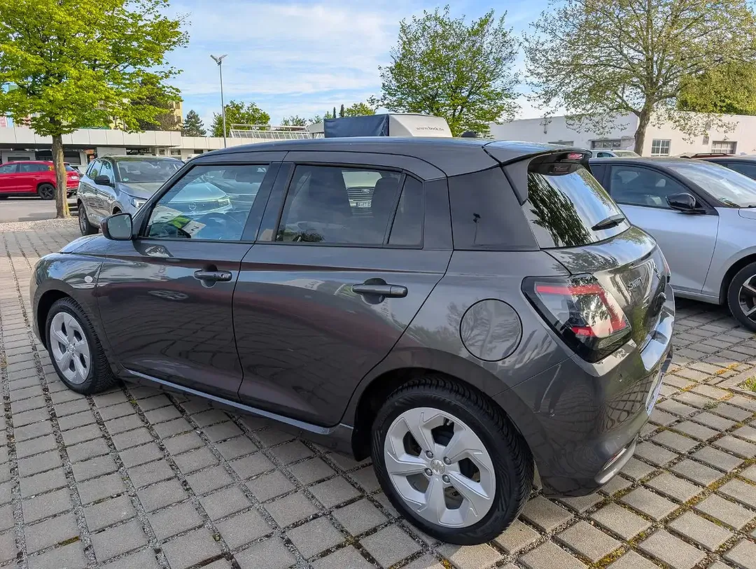 Suzuki Swift - Thumbnail 4
