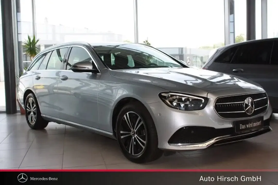 Mercedes-Benz E 220 - Thumbnail 2