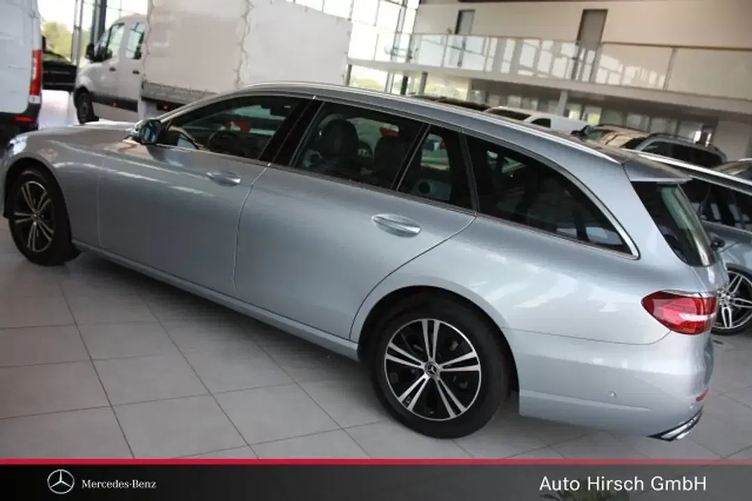 Mercedes-Benz E 220 - Thumbnail 4
