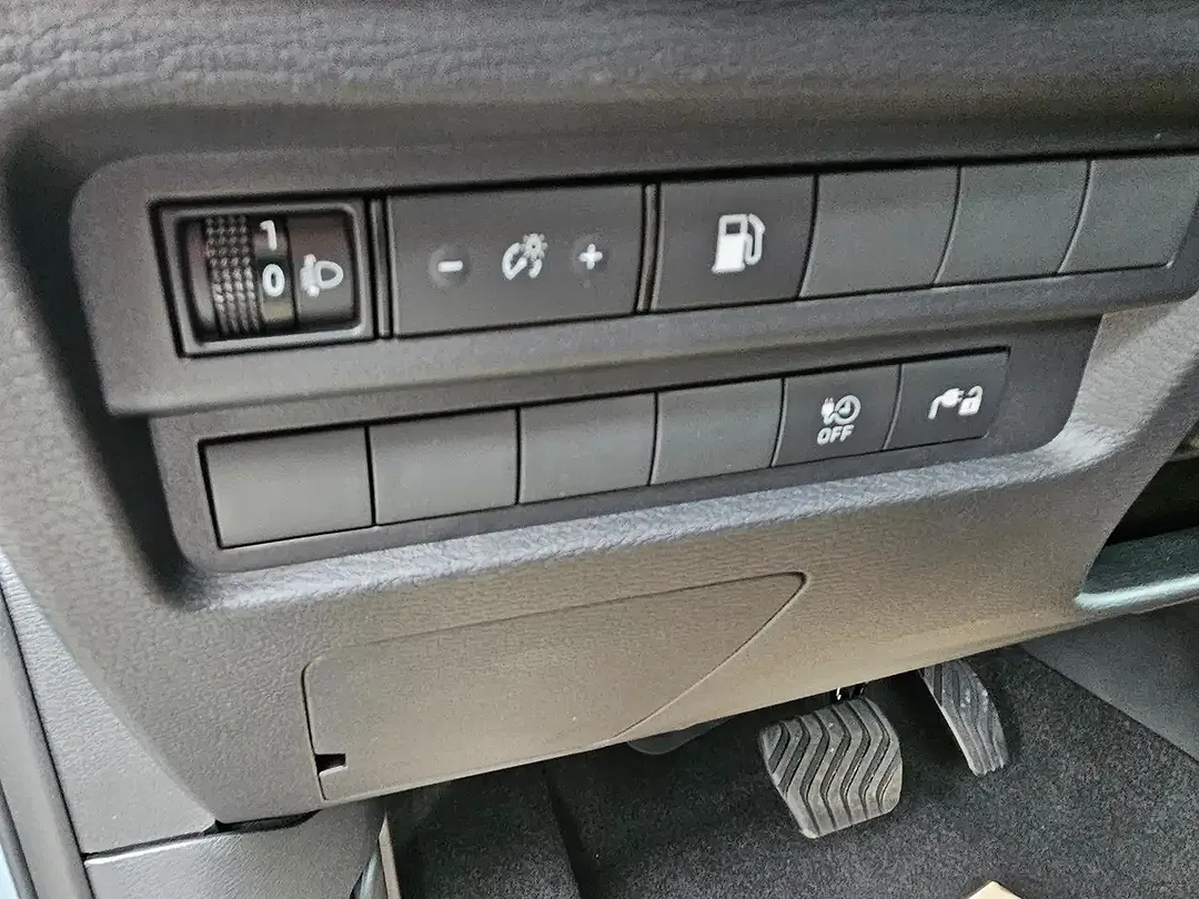 Mitsubishi Outlander - Thumbnail 12