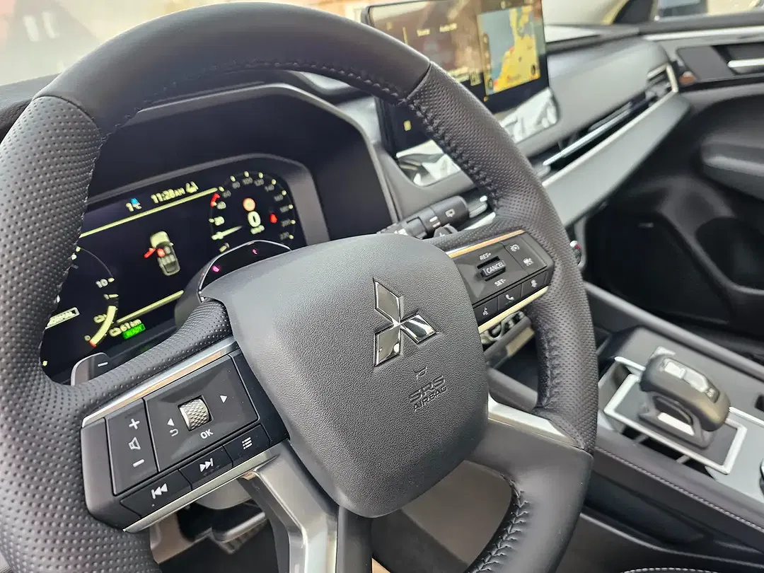 Mitsubishi Outlander - Thumbnail 4