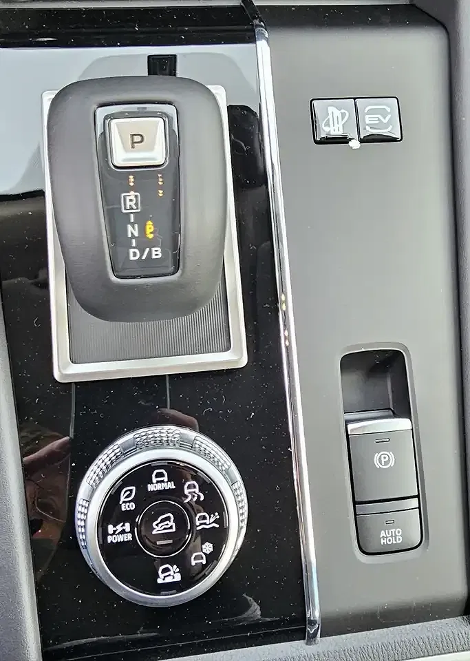 Mitsubishi Outlander - Thumbnail 5