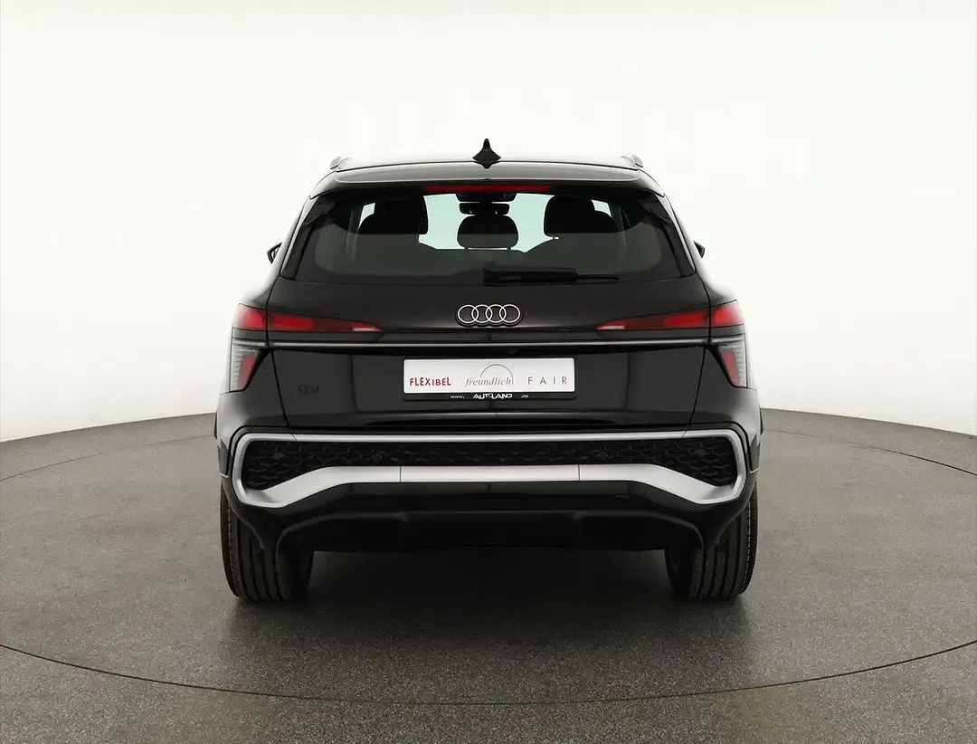 Audi Q3 - Thumbnail 3