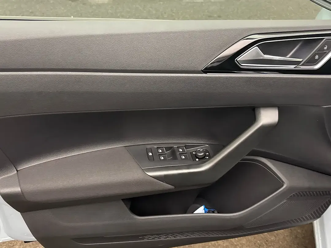Volkswagen Polo - Thumbnail 11