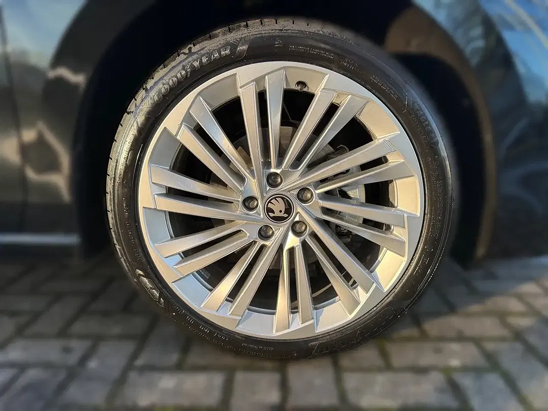 Skoda Superb - Thumbnail 5
