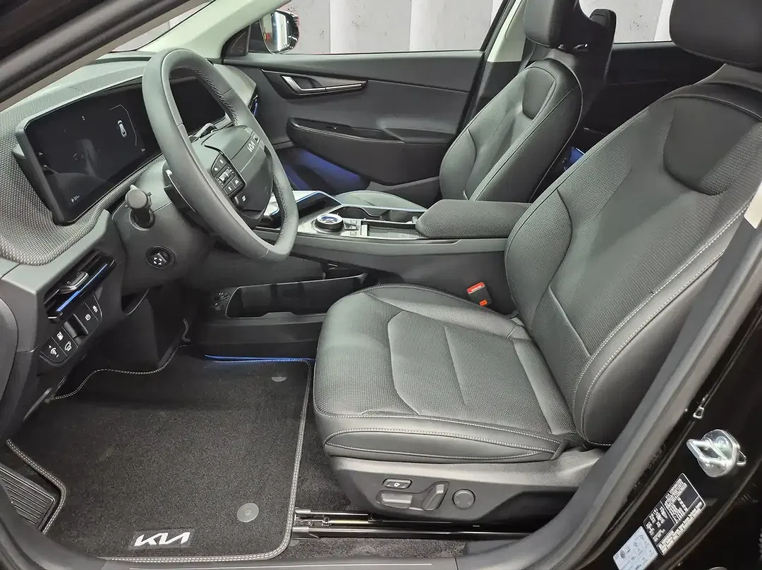 Kia EV6 - Thumbnail 2