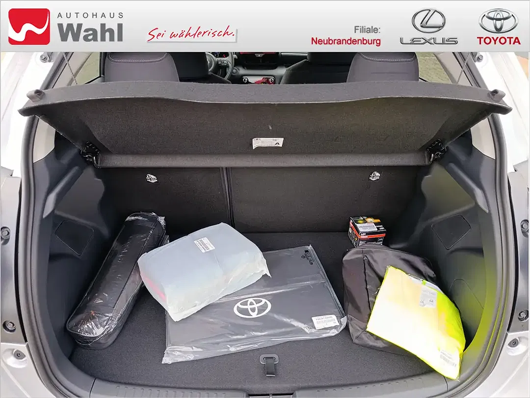Toyota Yaris - Thumbnail 11