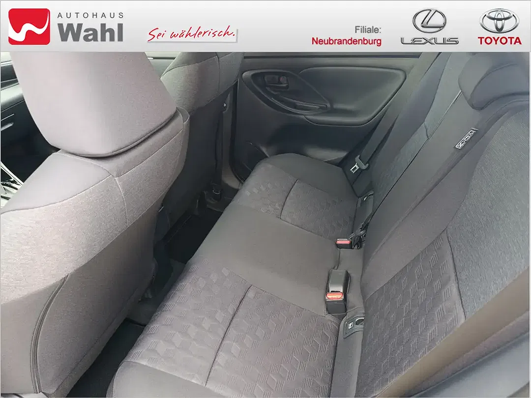 Toyota Yaris - Thumbnail 12
