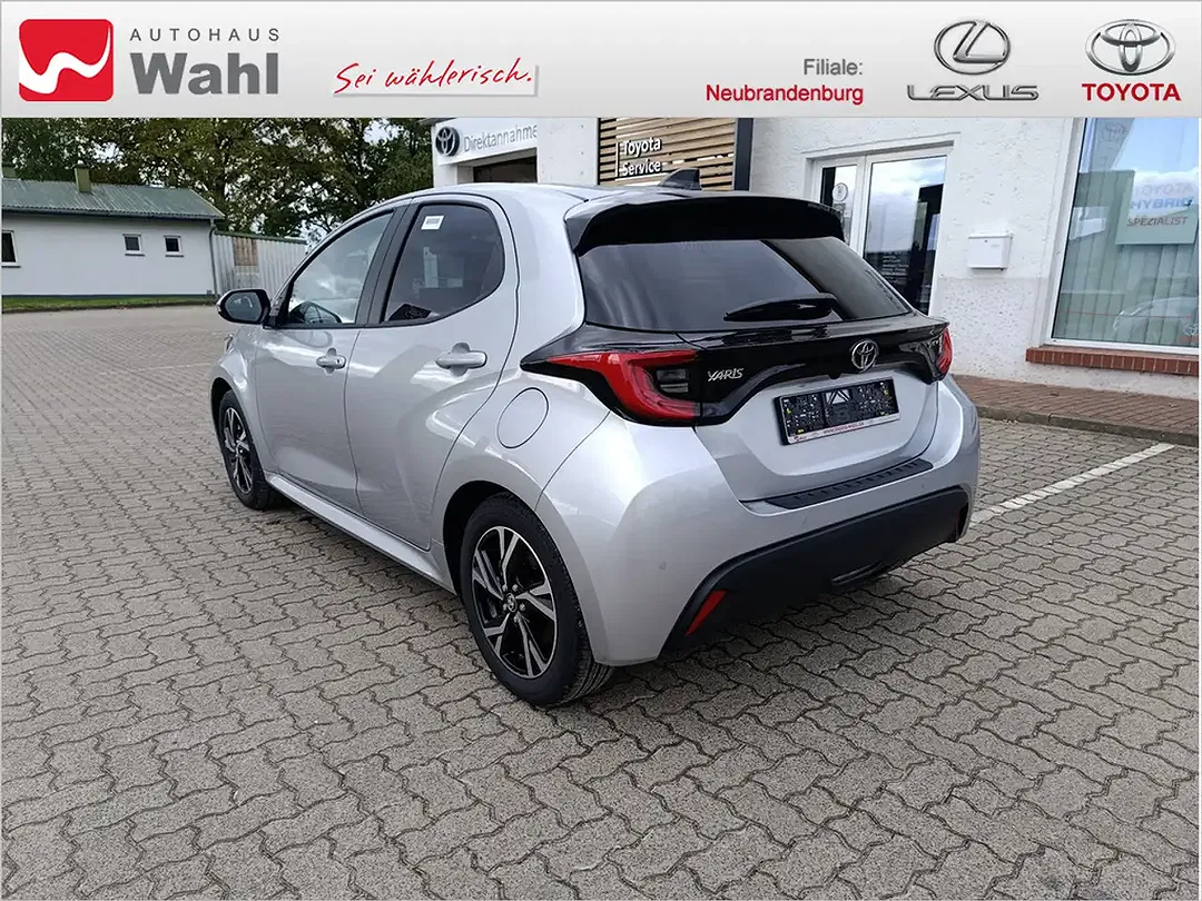 Toyota Yaris - Thumbnail 2