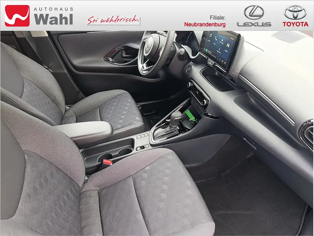Toyota Yaris - Thumbnail 7
