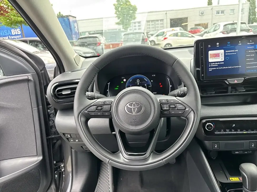 Toyota Yaris - Thumbnail 13