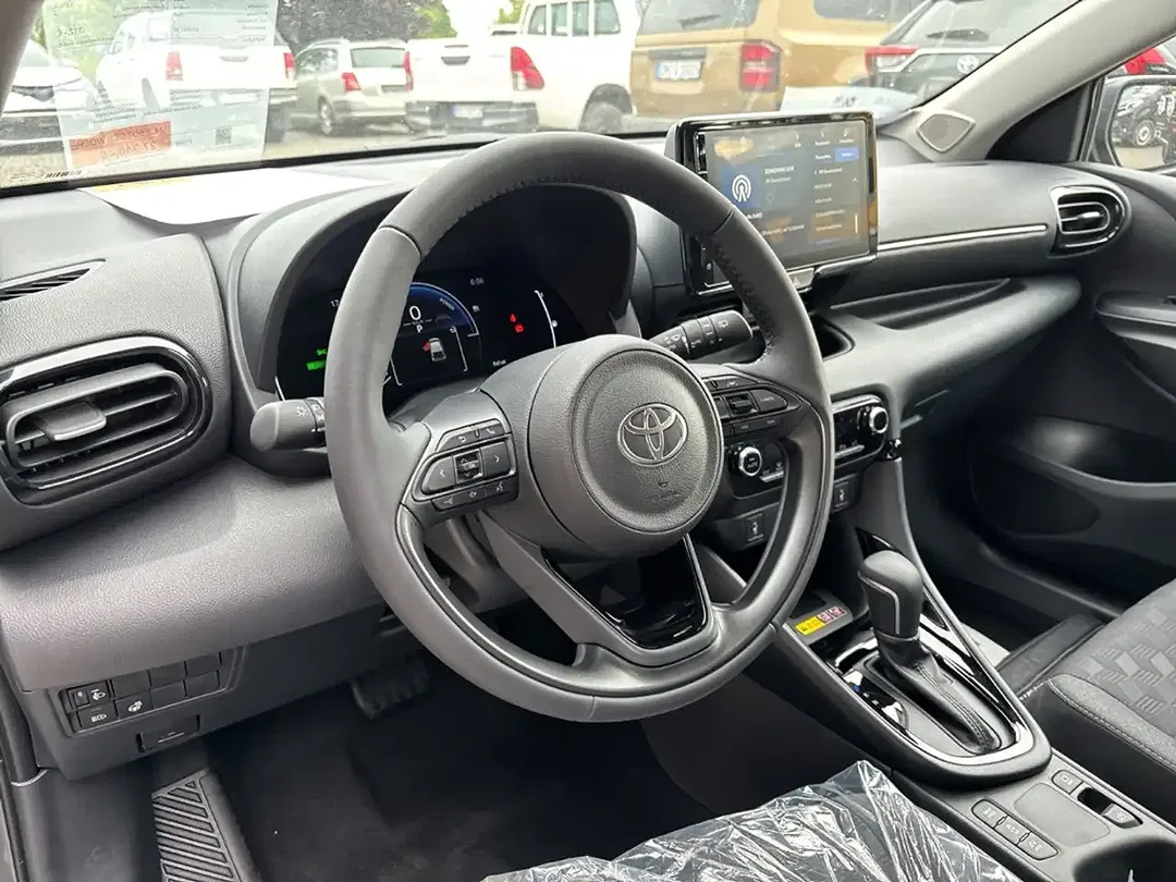 Toyota Yaris - Thumbnail 9