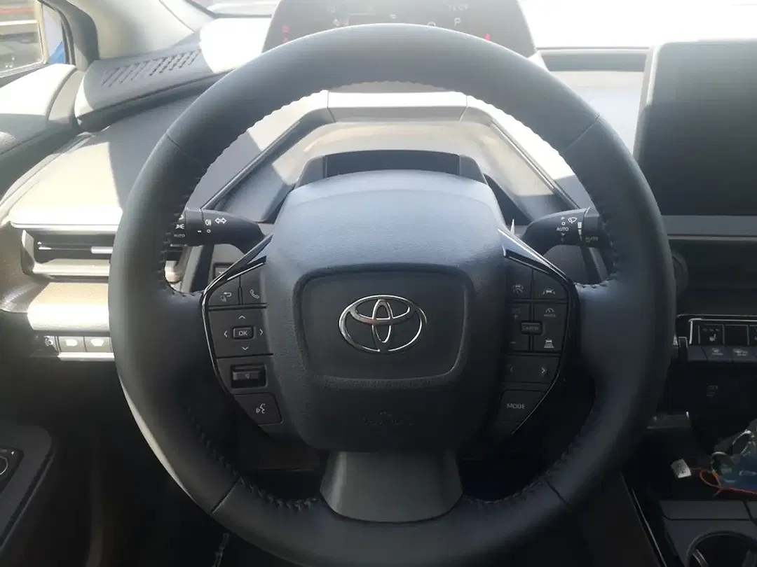 Toyota Prius - Thumbnail 9