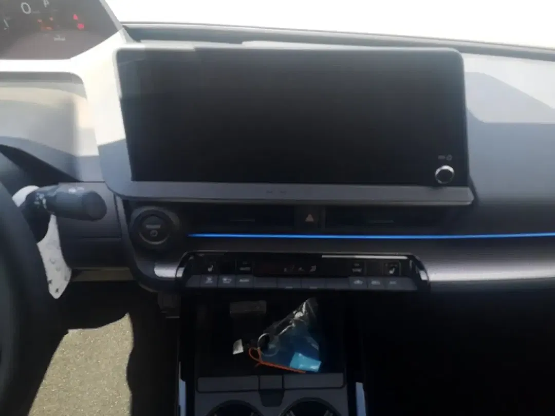 Toyota Prius - Thumbnail 10