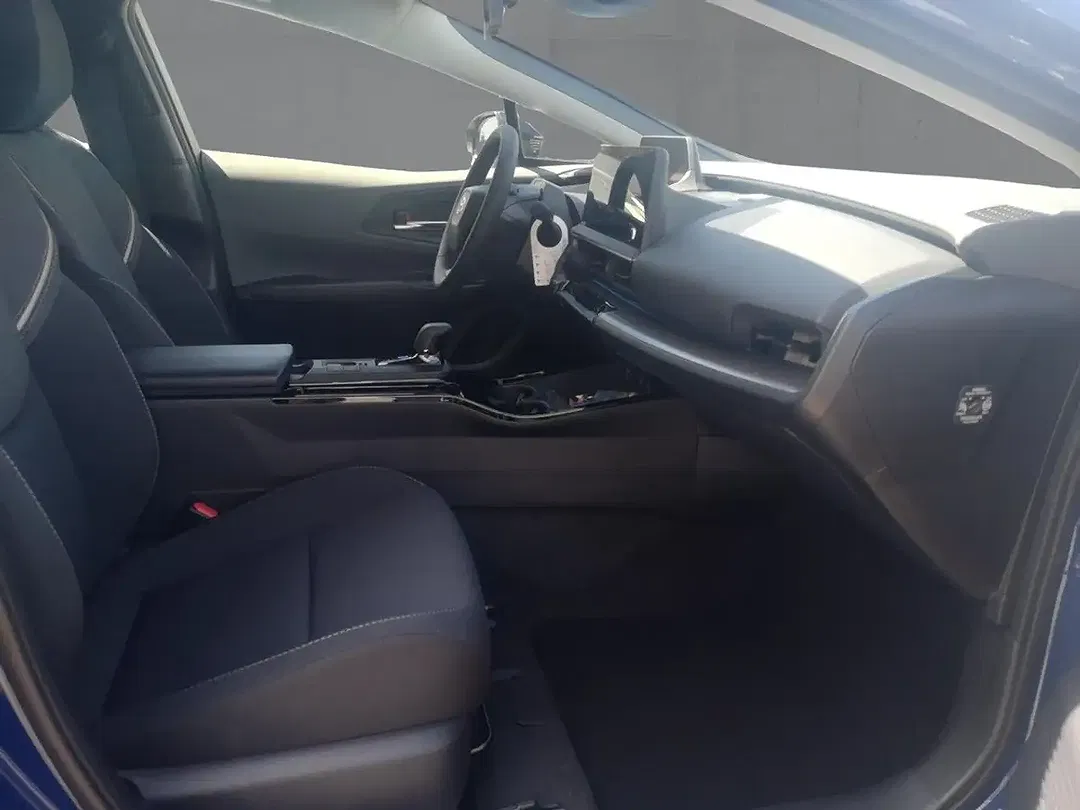 Toyota Prius - Thumbnail 11