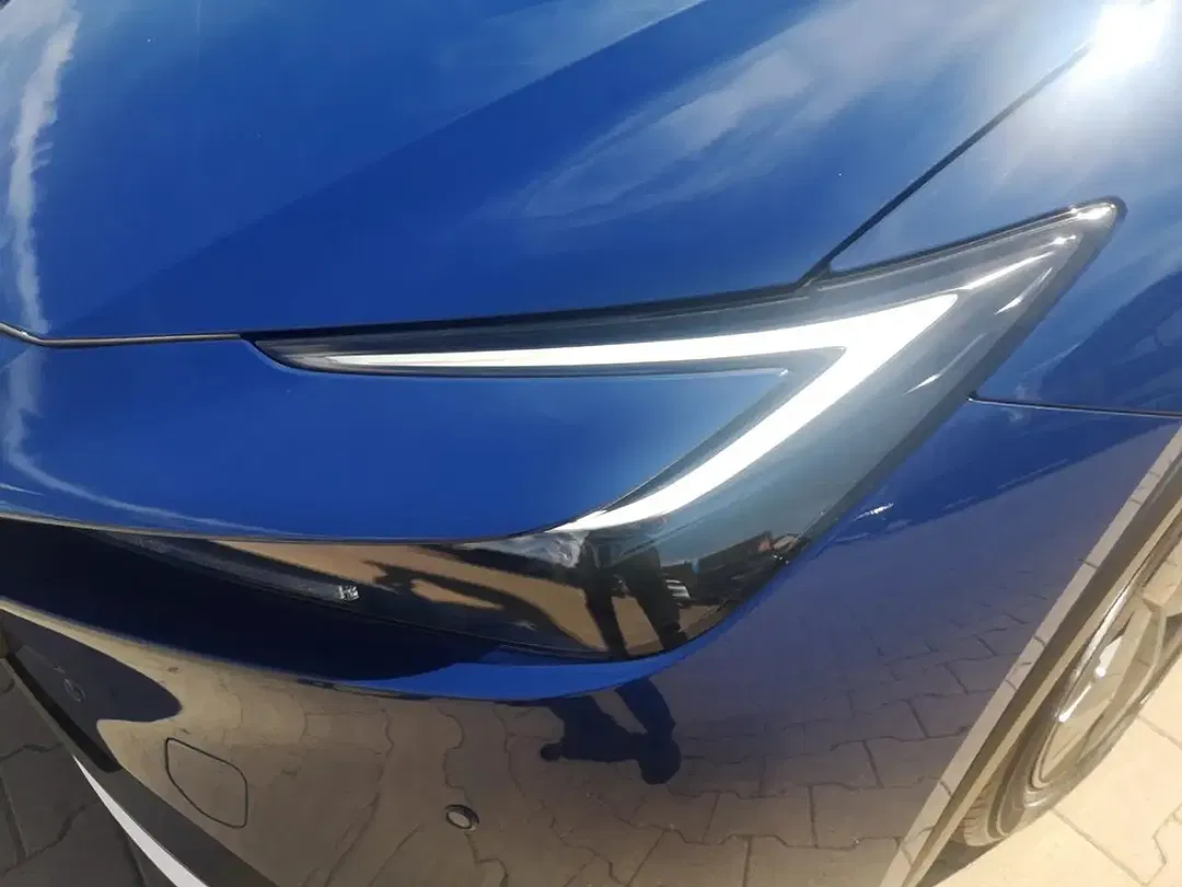Toyota Prius - Thumbnail 14