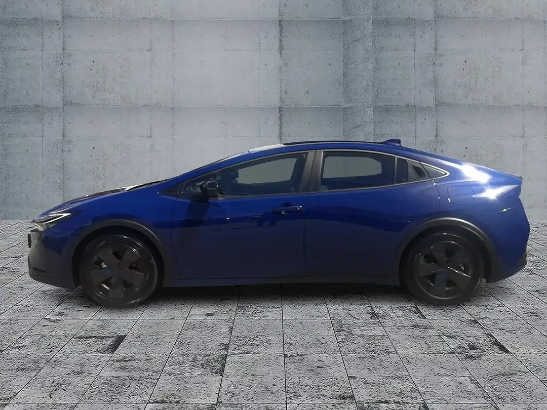 Toyota Prius - Thumbnail 3