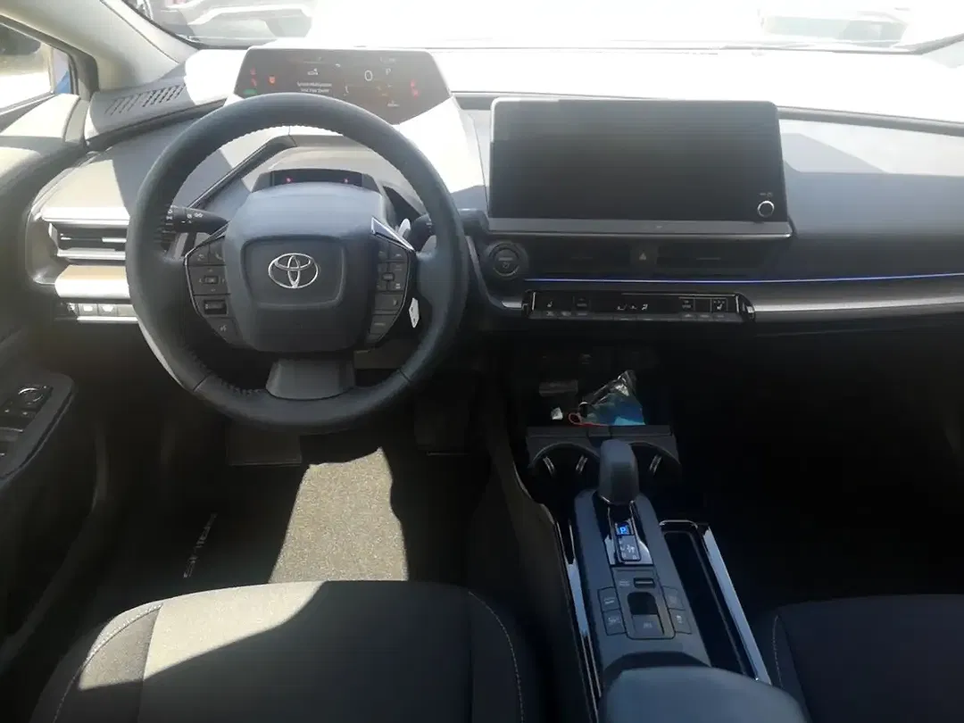 Toyota Prius - Thumbnail 8