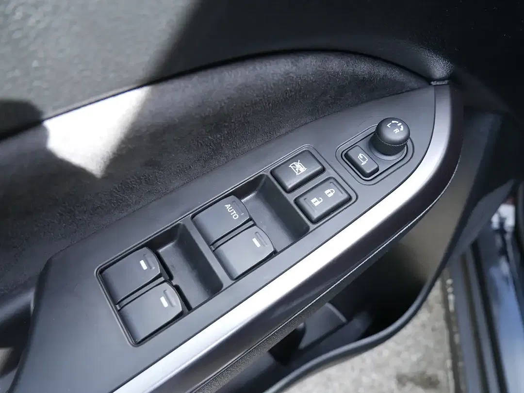 Suzuki Vitara - Thumbnail 10